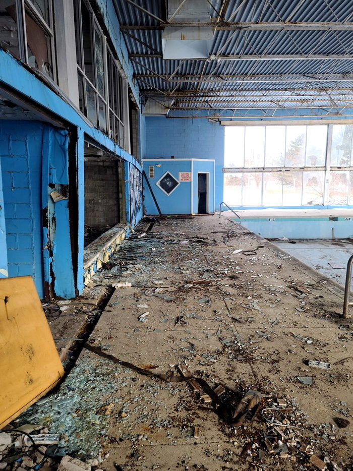 Howard Johnsons (Cosmo Extended Stay Motel) - From Tony J Mcdonald On Facebook (newer photo)